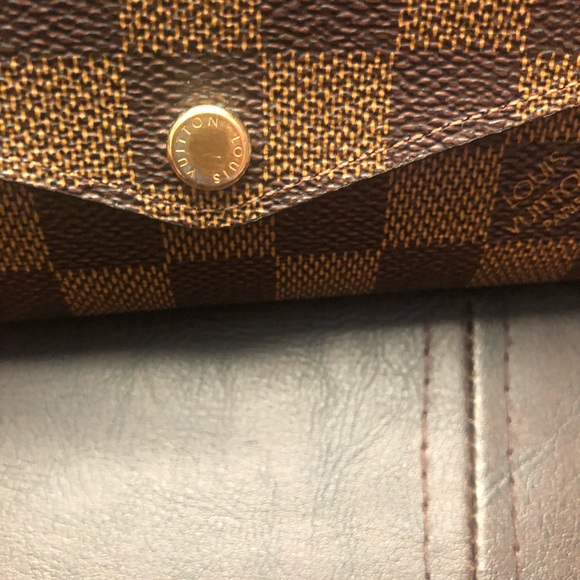 Authentic LV Sarah Wallet - Picture 6 of 8